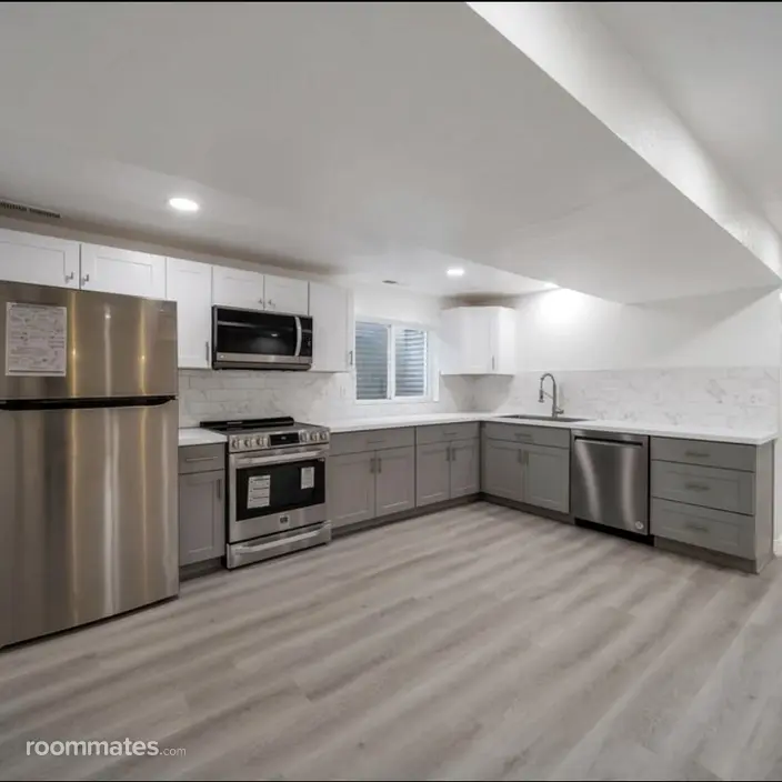 Room for rent in Sandy, UT $850, house