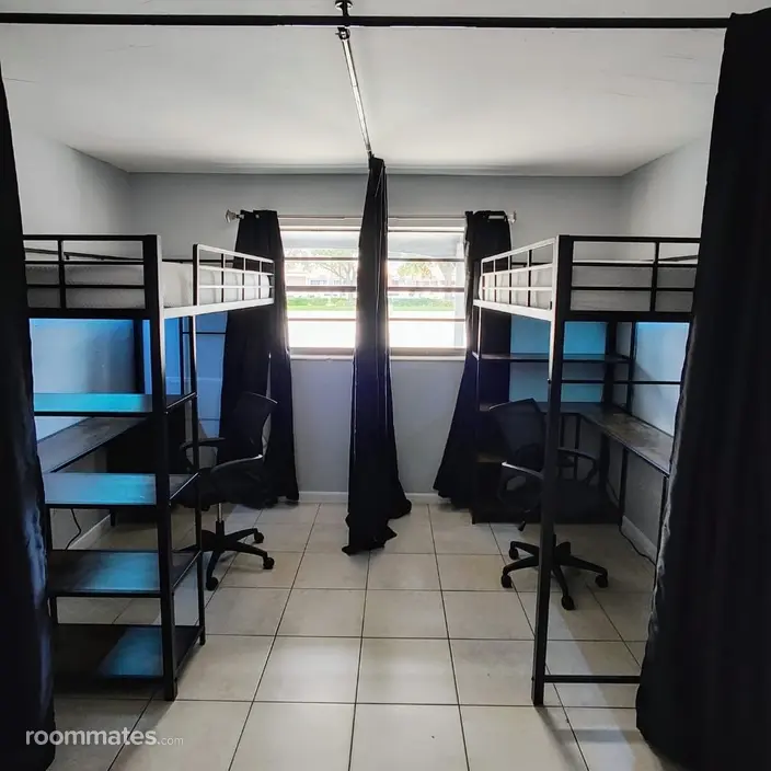 Room for rent in West Palm Beach, FL $175, house