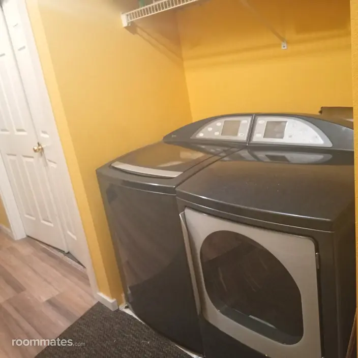 Room for rent in Tukwila, WA $1000, condo