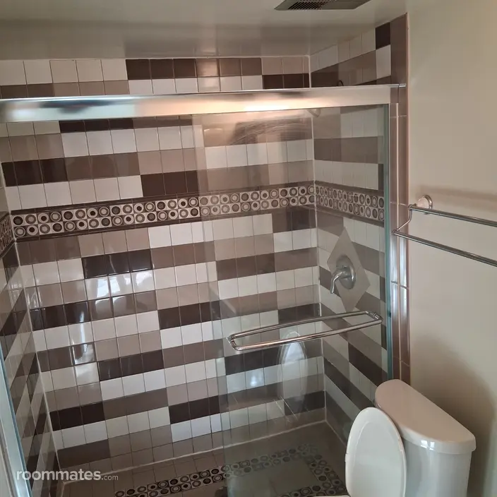 Room for rent in Gaithersburg, MD $1500, condo