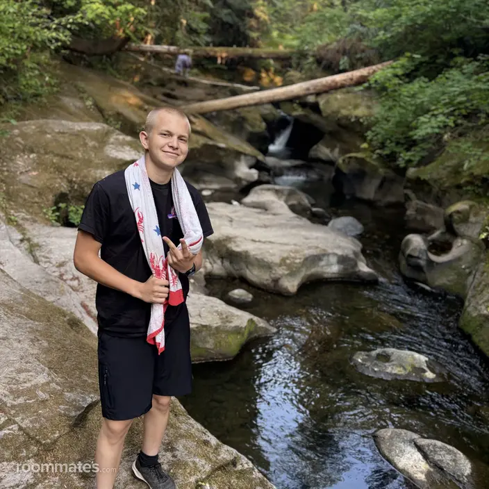 Roommate looking Eatonville, WA, $2000