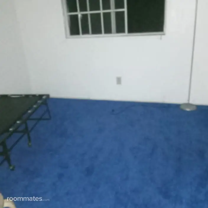 Room for rent in Adelanto, CA $600, house