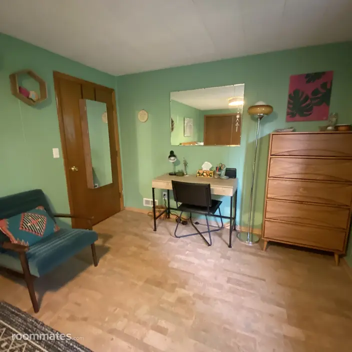 Room for rent in Portland, OR $1000, house
