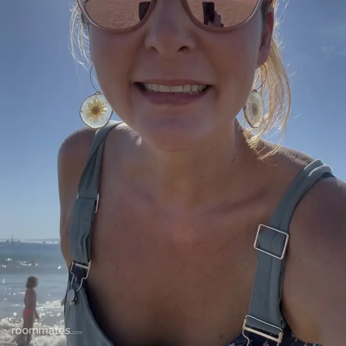 Roommate looking Huntington Beach, CA, $2000