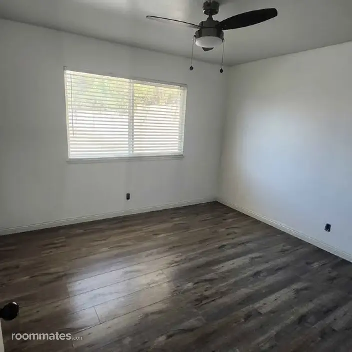Room for rent in Orange, CA $956, house
