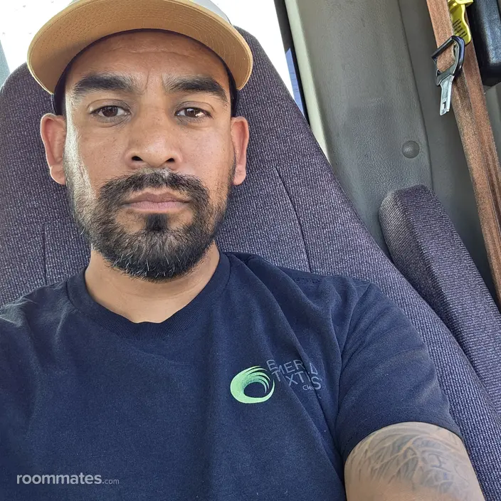 Roommate looking Paramount, CA, $2000