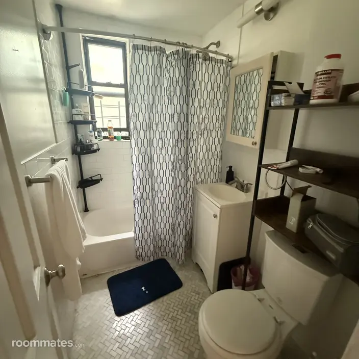Room for rent in New York, NY $1300, house