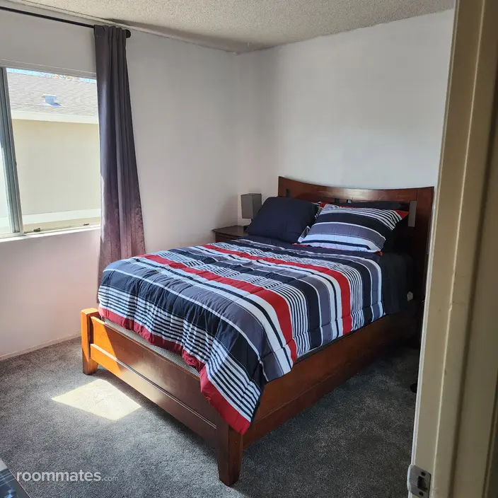 Room for rent in Oceanside, CA $1200, condo