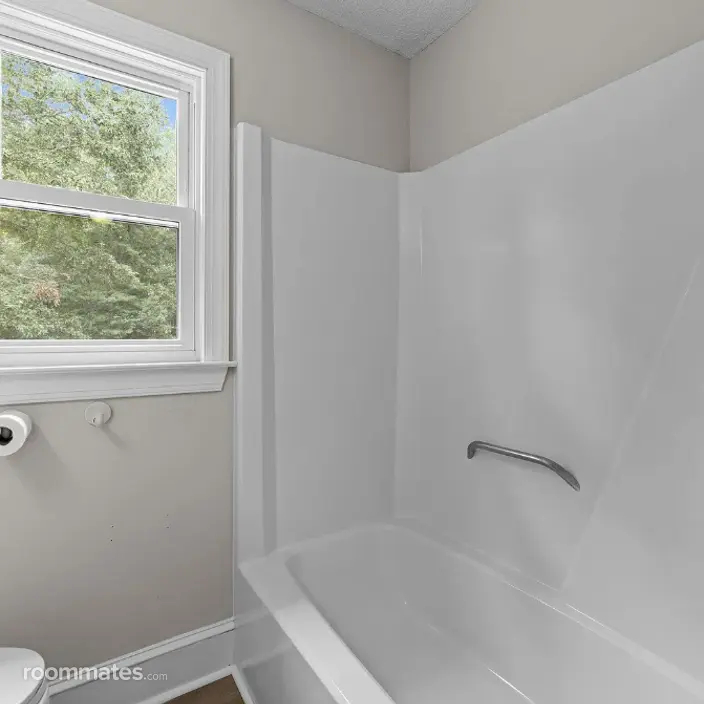 Room for rent in Raleigh, NC $675, house