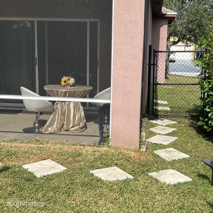 Room for rent in Port St. Lucie, FL $995, house