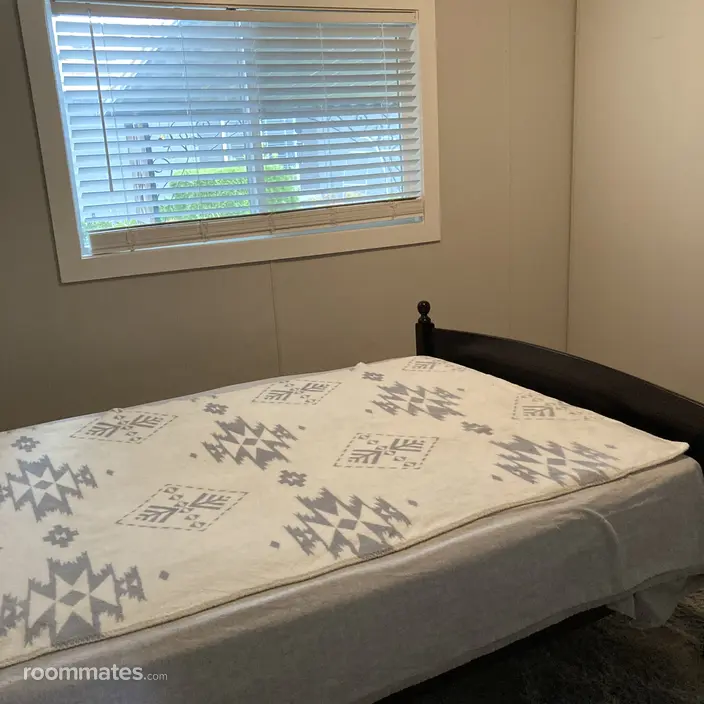 Room for rent in Fairview, OR $500, house
