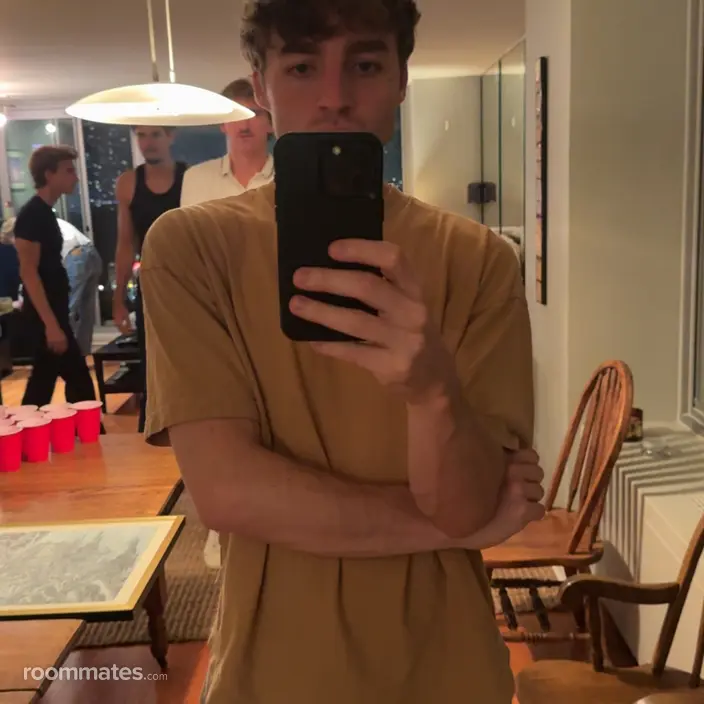 Roommate looking Chicago, IL, $2000