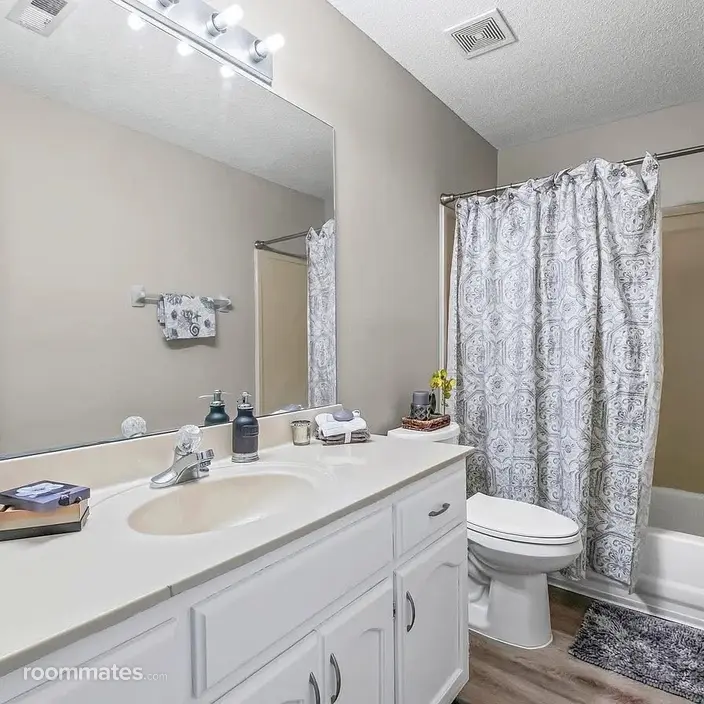 Room for rent in Olive Branch, MS $1000, house