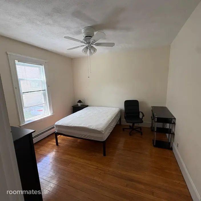 Room for rent in Watertown, MA $950, house