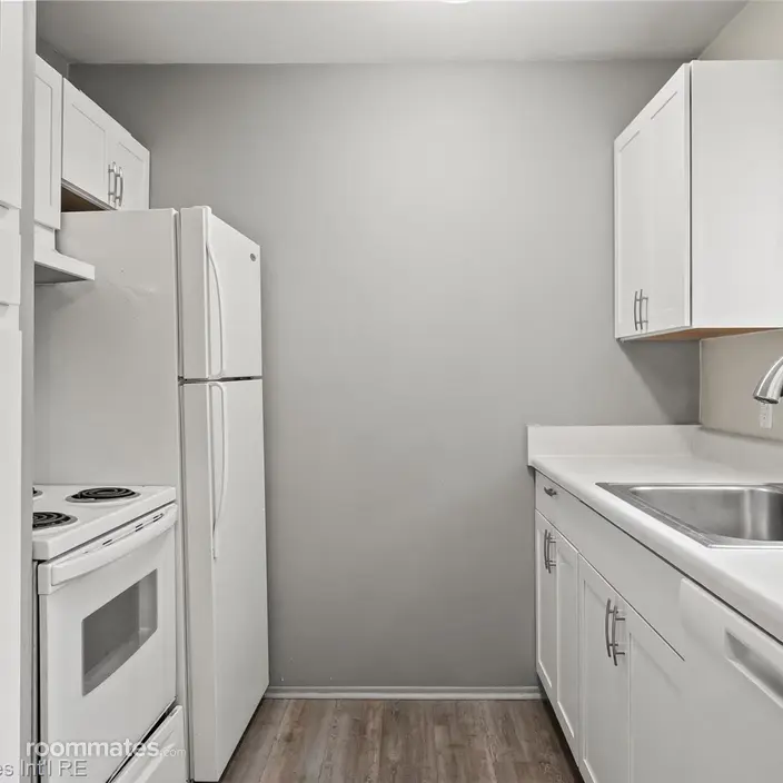Room for rent in Royal Oak, MI $712, house