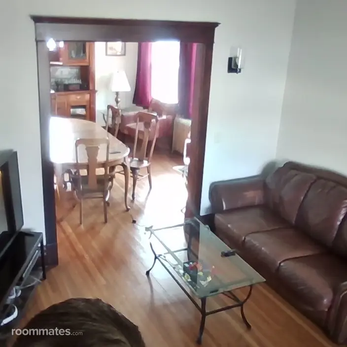 Room for rent in Saint Paul, MN $643, house
