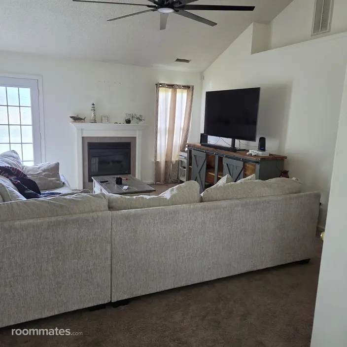 Room for rent in Midway Park, NC $700, house