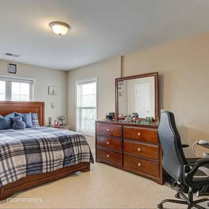 Room for rent in High Point, NC $650, house