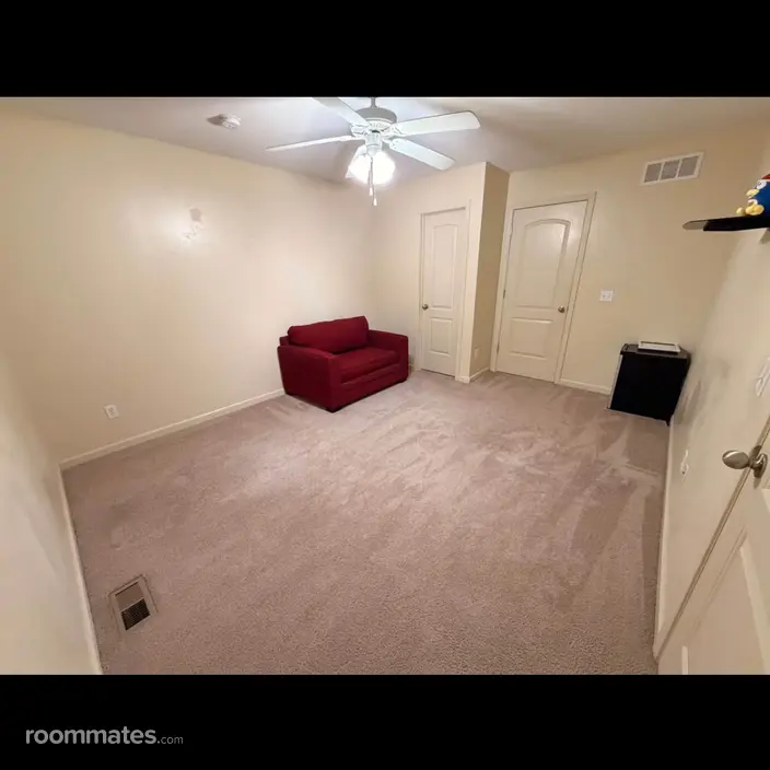 Room for rent in Bloomington, IN $645, townhouse