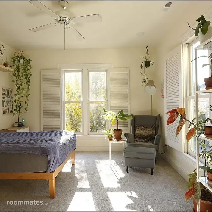 Room for rent in Portland, OR $1000, house