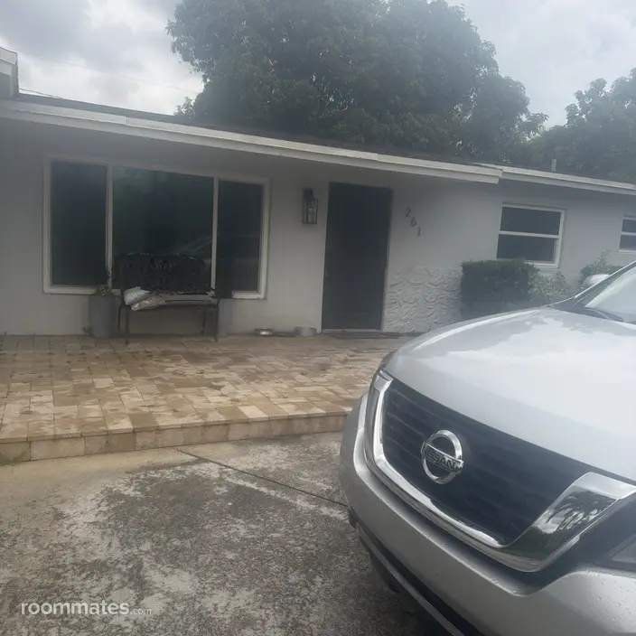 Room for rent in Deerfield Beach, FL $1200, house