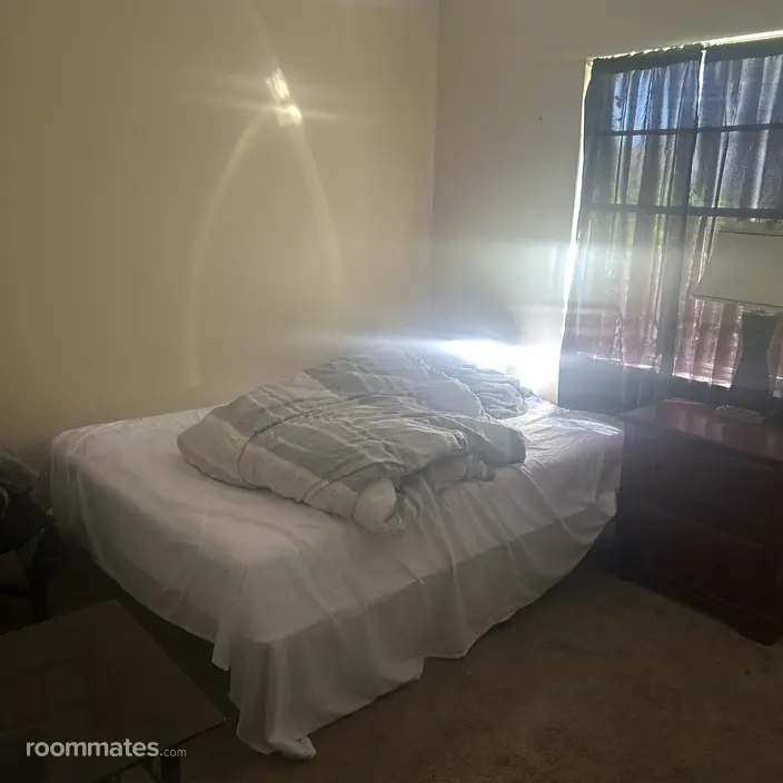 Room for rent in Pensacola, FL $1200, house
