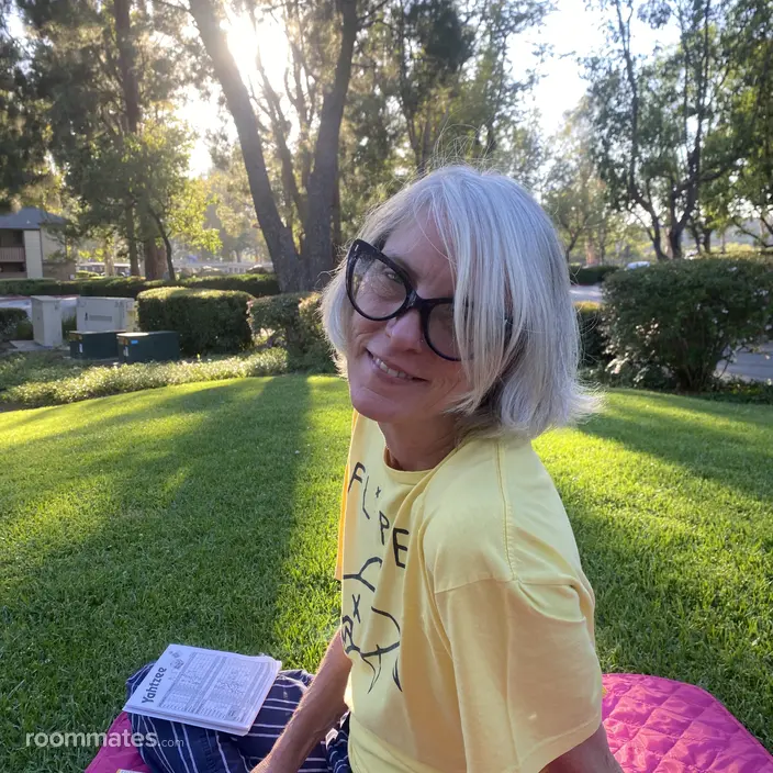 Roommate looking Tustin, CA, $1400