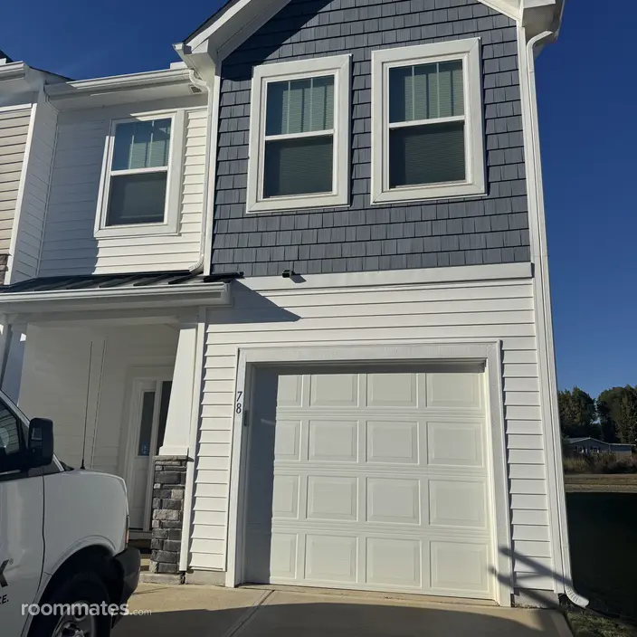Room for rent in Angier, NC $1000, townhouse