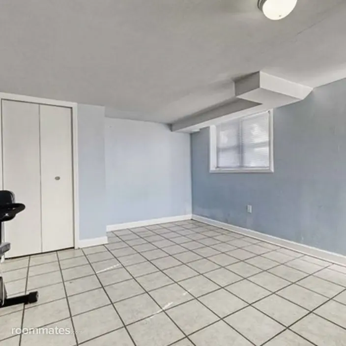 Room for rent in River Edge, NJ $1600, house