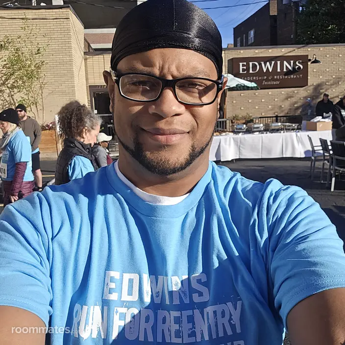 Roommate looking Cleveland, OH, $300