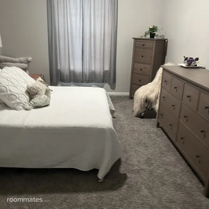 Room for rent in Jacksonville, FL $1000, condo