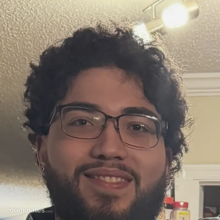 Roommate looking Moreno Valley CA, $1000