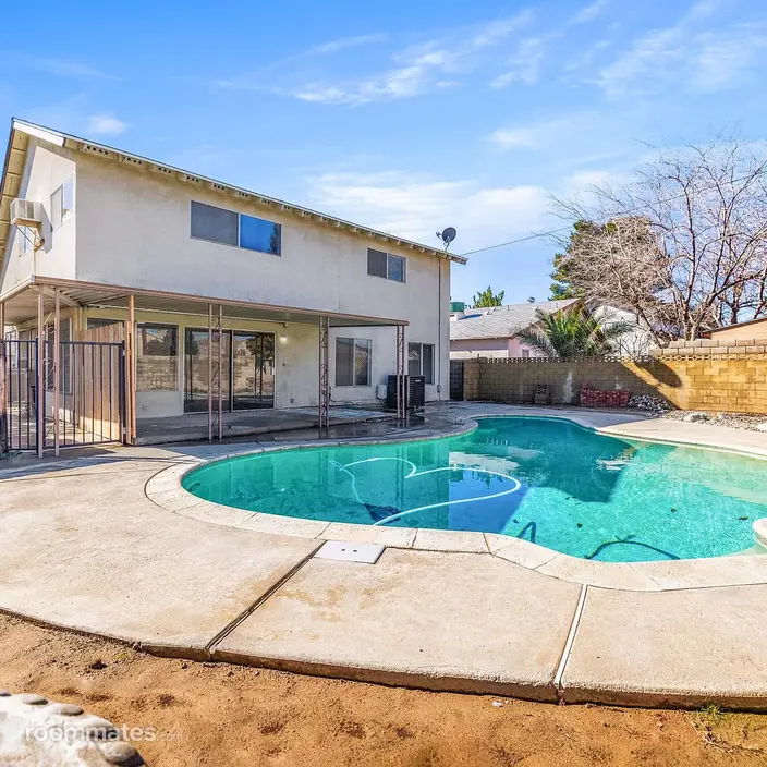 Room for rent in Lancaster, CA $700, house