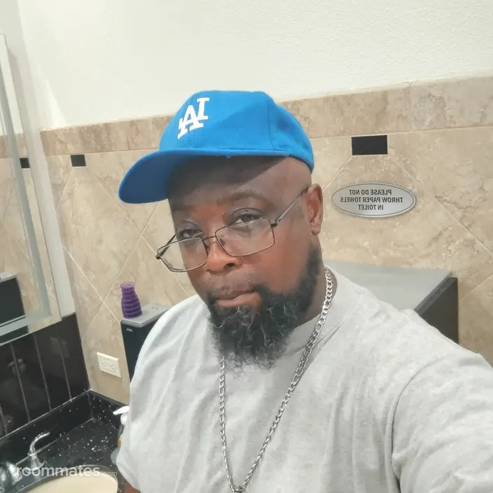 Roommate looking San Bernardino, CA, $1000