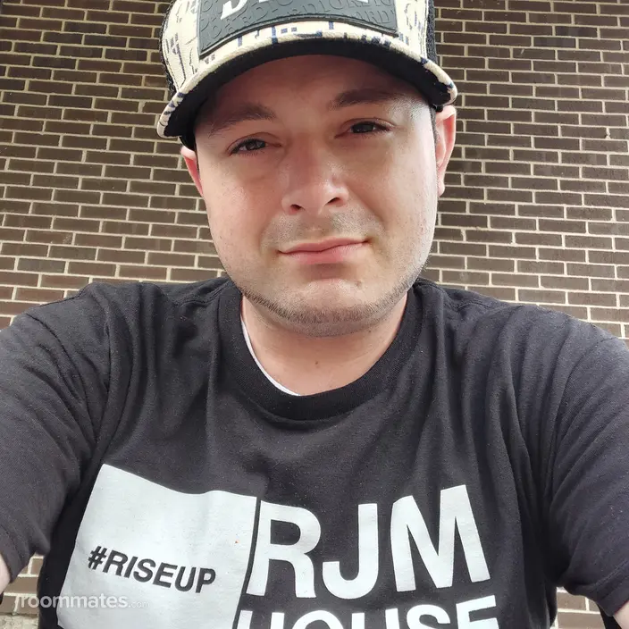 Roommate looking Nashua, NH, $1000