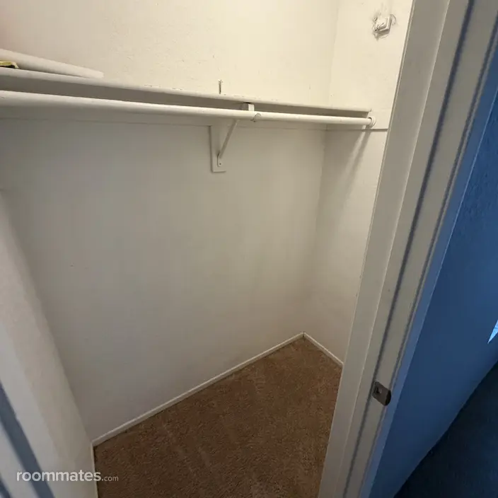 Room for rent in Lancaster, CA $700, house