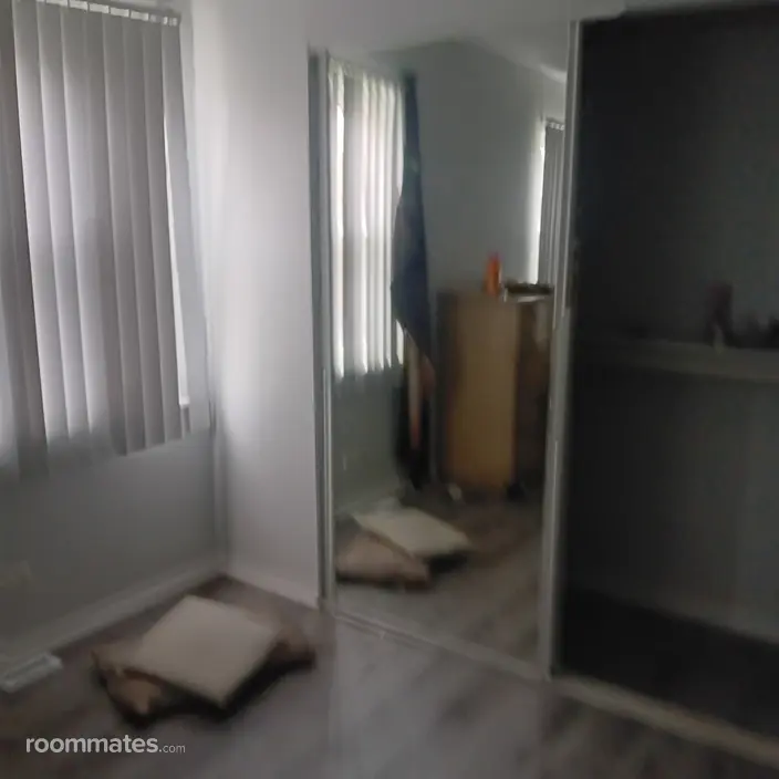Room for rent in Elgin, IL $600, house