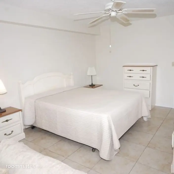 Room for rent in St. Petersburg, FL $840, condo