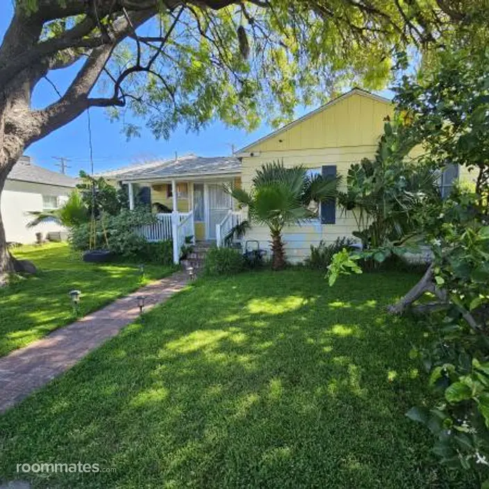 Room for rent in Reseda, CA $1250, house