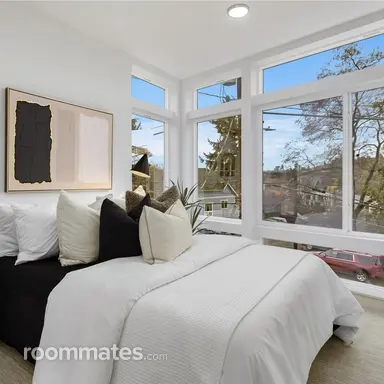 Room for rent in Seattle, WA $1385, townhouse