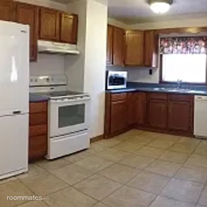 Room for rent in Hooksett, NH $950, house