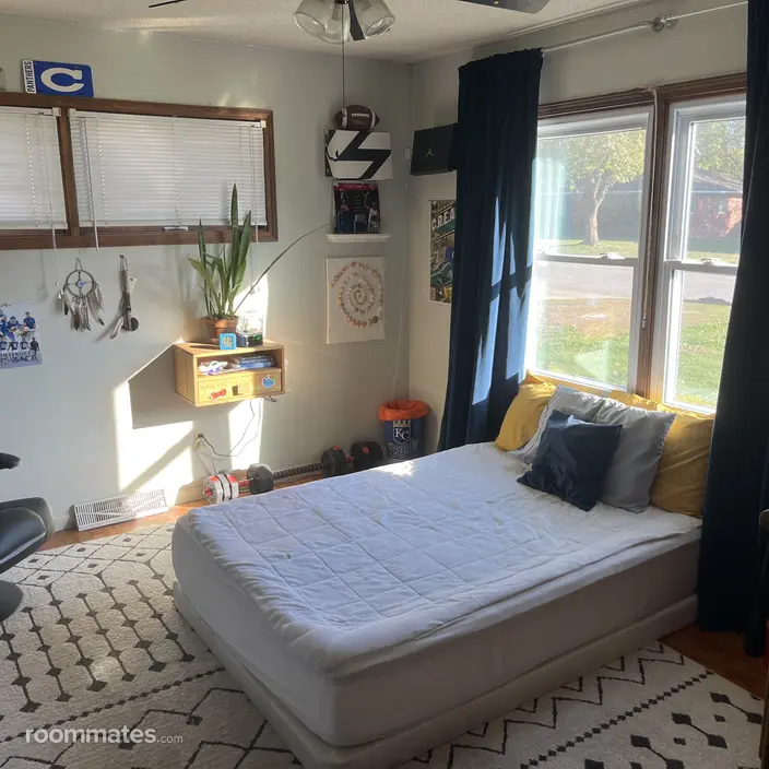 Room for rent in Frontenac, KS $700, house