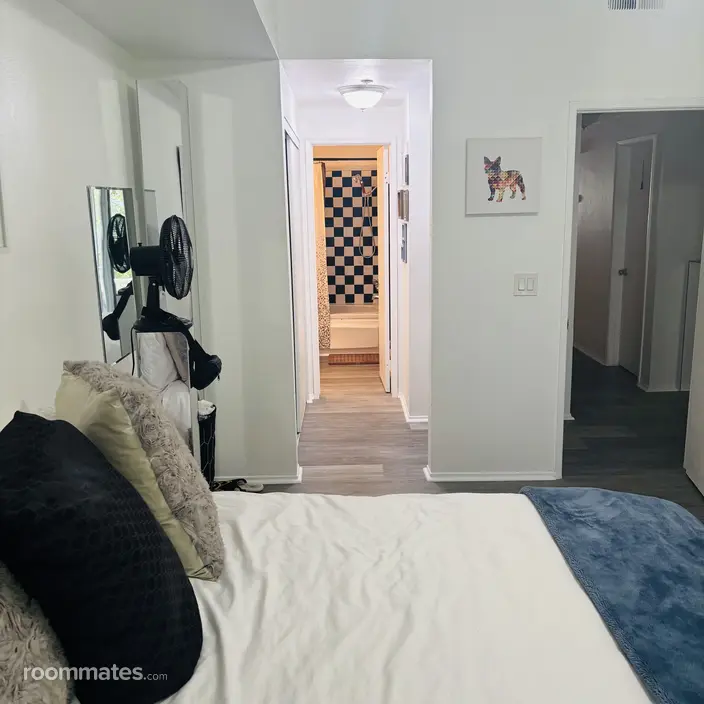 Room for rent in Long Beach, CA $1400, condo