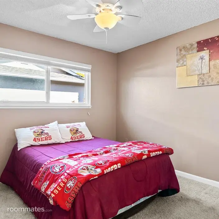 Room for rent in Suisun City, CA $900, house