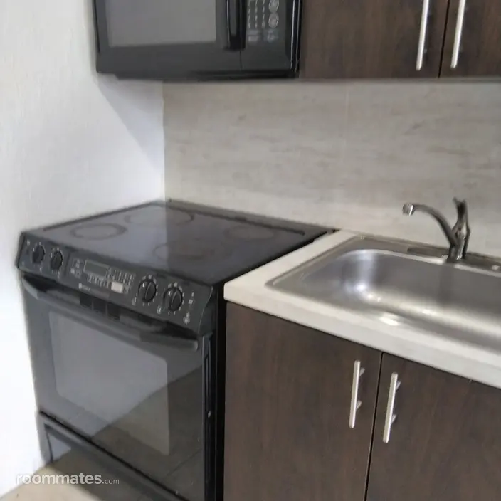 Room for rent in Miami, FL $1500, house