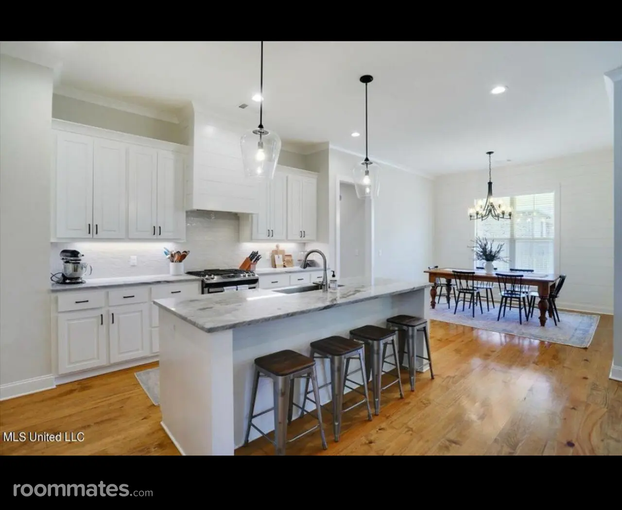 Profile photo 3 of 8