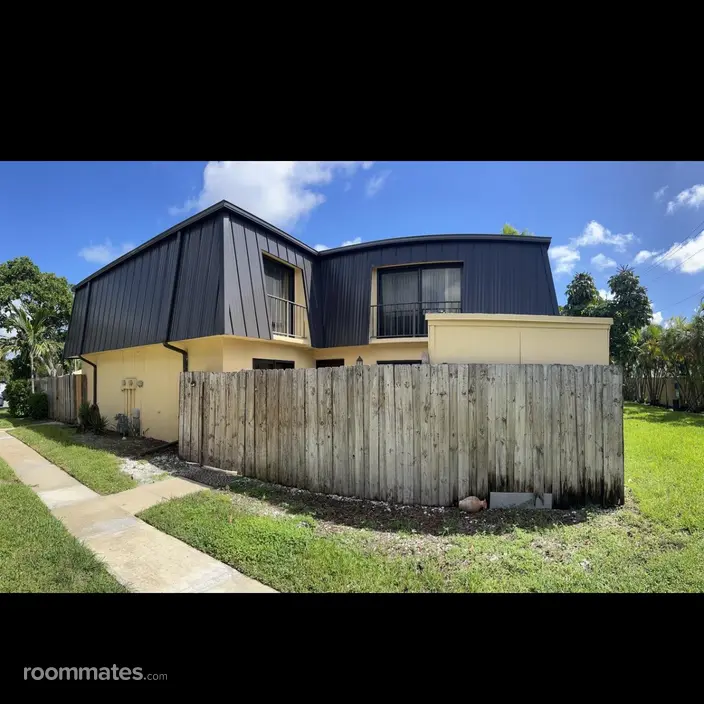Room for rent in Lake Worth, FL $1300, townhouse