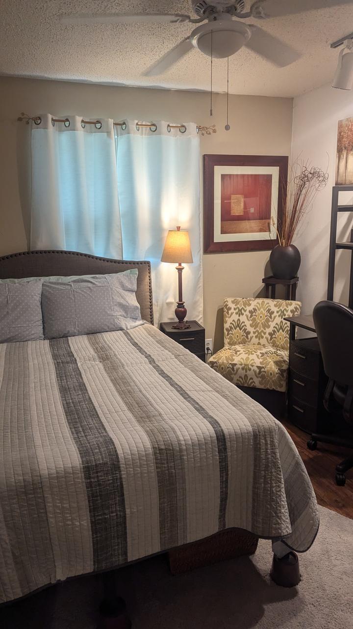 Profile photo 4 of 8