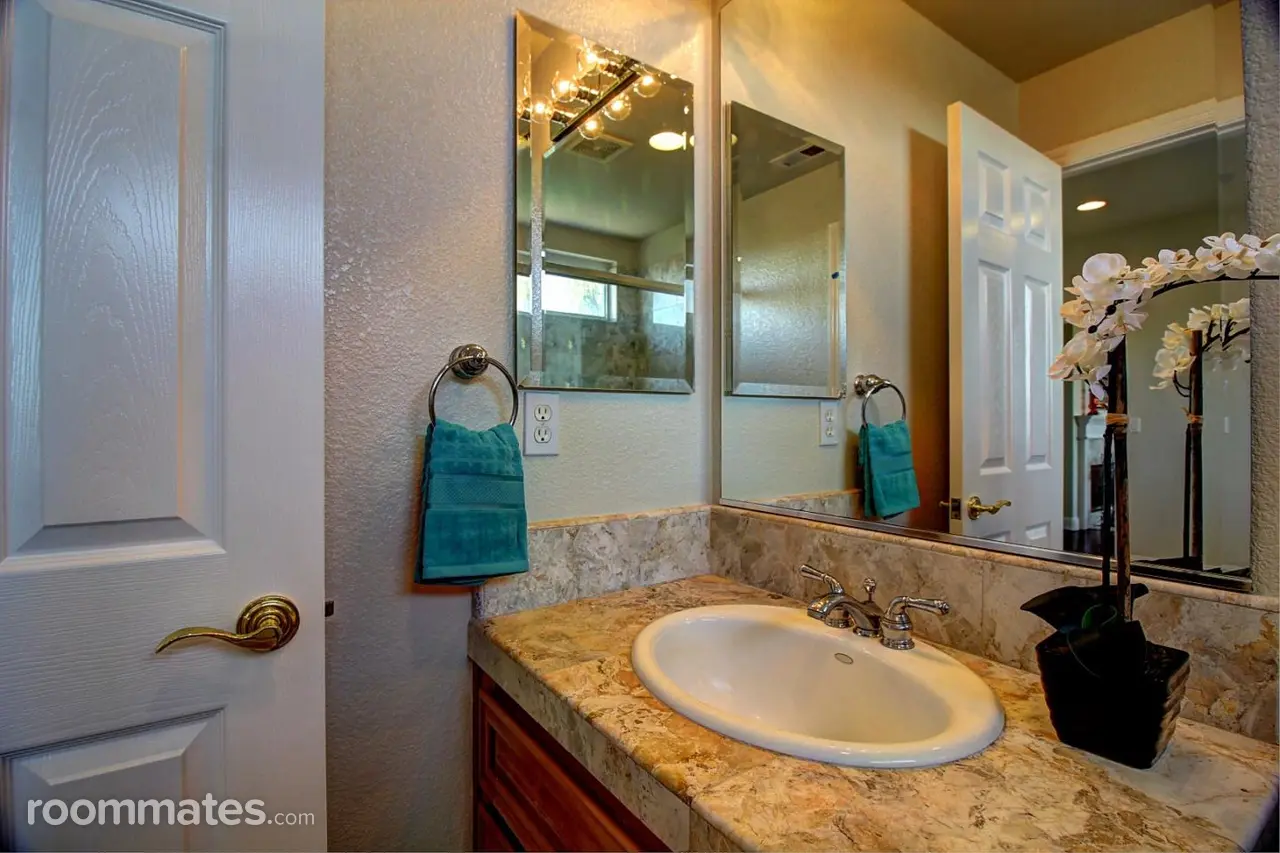 Profile photo 5 of 6