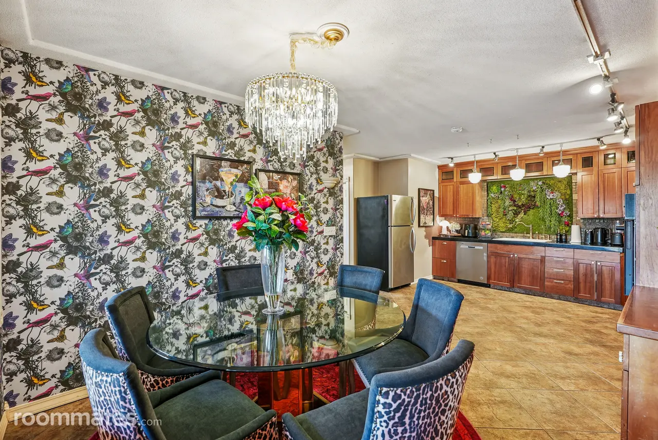 Profile photo 10 of 11